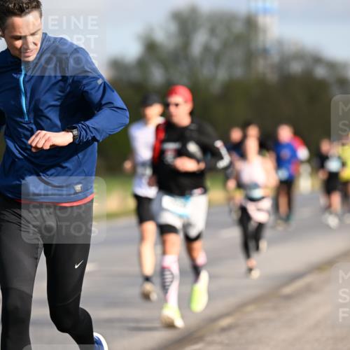 12.04.2026 - 45. Internationalen Wilhelmsburger Insellauf Dr. Thomas Lammeyer http://msf.ph/oto/9432468 12.04.2026 09:14:59 Laufen  meine-sportfotos.de