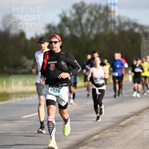 12.04.2026 - 45. Internationalen Wilhelmsburger Insellauf Dr. Thomas Lammeyer http://msf.ph/oto/9432470 12.04.2026 09:15:00 Laufen 4829 meine-sportfotos.de