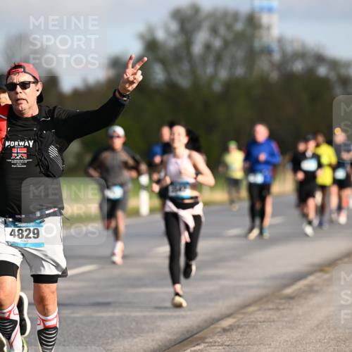12.04.2026 - 45. Internationalen Wilhelmsburger Insellauf Dr. Thomas Lammeyer http://msf.ph/oto/9432479 12.04.2026 09:15:01 Laufen 4, 4829 meine-sportfotos.de