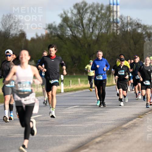 12.04.2026 - 45. Internationalen Wilhelmsburger Insellauf Dr. Thomas Lammeyer http://msf.ph/oto/9432488 12.04.2026 09:15:02 Laufen 02, 53, 4521, 4050, 400, 3447, 323, 4496, 3144 meine-sportfotos.de