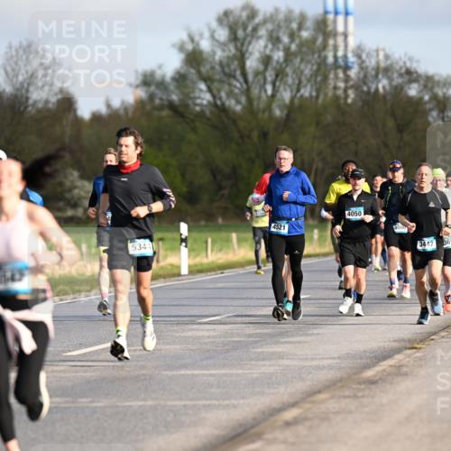 12.04.2026 - 45. Internationalen Wilhelmsburger Insellauf Dr. Thomas Lammeyer http://msf.ph/oto/9432491 12.04.2026 09:15:03 Laufen 5344, 4521, 4050, 4000, 3447, 3605, 3238, 3144 meine-sportfotos.de