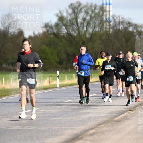 12.04.2026 - 45. Internationalen Wilhelmsburger Insellauf Dr. Thomas Lammeyer http://msf.ph/oto/9432496 12.04.2026 09:15:03 Laufen 43, 5344, 4521, 4050, 400, 3447, 3605, 3238, 4493, 3144 meine-sportfotos.de
