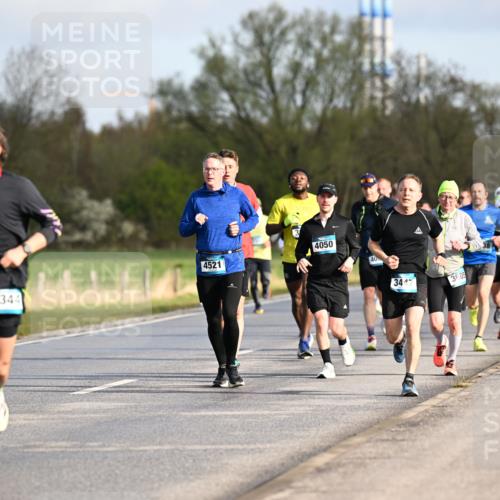 12.04.2026 - 45. Internationalen Wilhelmsburger Insellauf Dr. Thomas Lammeyer http://msf.ph/oto/9432505 12.04.2026 09:15:05 Laufen 5344, 4521, 4050, 3447, 3605, 144 meine-sportfotos.de