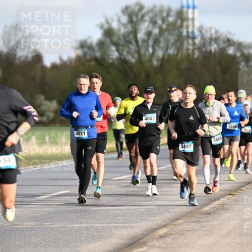 12.04.2026 - 45. Internationalen Wilhelmsburger Insellauf Dr. Thomas Lammeyer http://msf.ph/oto/9432508 12.04.2026 09:15:06 Laufen 2459, 534, 4521, 4050, 3447, 3605, 3238, 144 meine-sportfotos.de