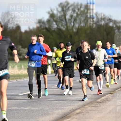 12.04.2026 - 45. Internationalen Wilhelmsburger Insellauf Dr. Thomas Lammeyer http://msf.ph/oto/9432510 12.04.2026 09:15:06 Laufen 2459, 534, 4521, 4050, 3605, 3447, 238, 314 meine-sportfotos.de