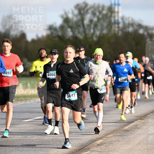 12.04.2026 - 45. Internationalen Wilhelmsburger Insellauf Dr. Thomas Lammeyer http://msf.ph/oto/9432523 12.04.2026 09:15:08 Laufen 4521, 2893, 4050, 3447, 3605, 3144 meine-sportfotos.de
