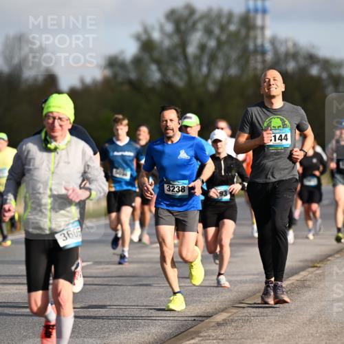 12.04.2026 - 45. Internationalen Wilhelmsburger Insellauf Dr. Thomas Lammeyer http://msf.ph/oto/9432537 12.04.2026 09:15:11 Laufen 3605, 3238, 144 meine-sportfotos.de