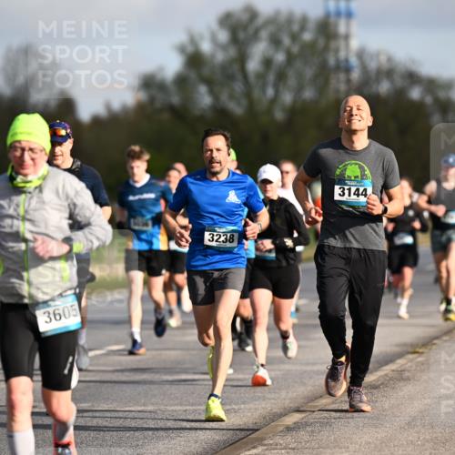 12.04.2026 - 45. Internationalen Wilhelmsburger Insellauf Dr. Thomas Lammeyer http://msf.ph/oto/9432539 12.04.2026 09:15:11 Laufen 3605, 3238, 3144 meine-sportfotos.de