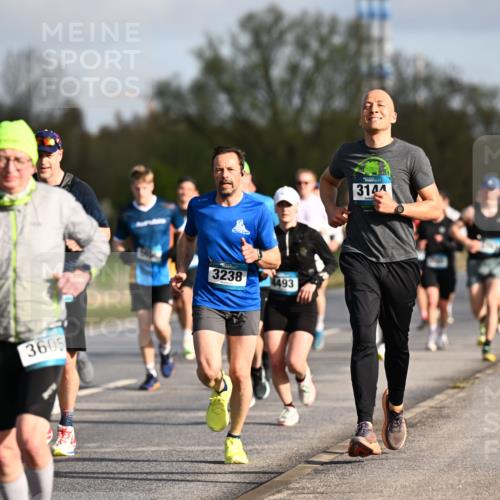12.04.2026 - 45. Internationalen Wilhelmsburger Insellauf Dr. Thomas Lammeyer http://msf.ph/oto/9432540 12.04.2026 09:15:11 Laufen 80, 3605, 3238, 4493, 3144 meine-sportfotos.de