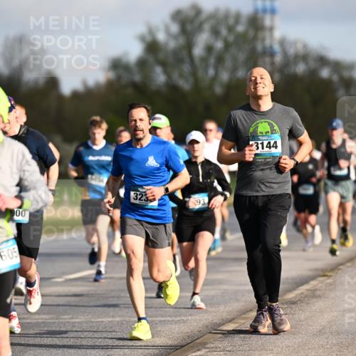 12.04.2026 - 45. Internationalen Wilhelmsburger Insellauf Dr. Thomas Lammeyer http://msf.ph/oto/9432542 12.04.2026 09:15:11 Laufen 3605, 00, 323, 93, 3144 meine-sportfotos.de