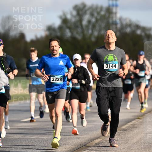 12.04.2026 - 45. Internationalen Wilhelmsburger Insellauf Dr. Thomas Lammeyer http://msf.ph/oto/9432544 12.04.2026 09:15:11 Laufen 3605, 4000, 3238, 3144 meine-sportfotos.de