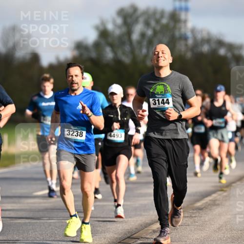 12.04.2026 - 45. Internationalen Wilhelmsburger Insellauf Dr. Thomas Lammeyer http://msf.ph/oto/9432546 12.04.2026 09:15:12 Laufen 3605, 00, 3238, 4493, 3144 meine-sportfotos.de