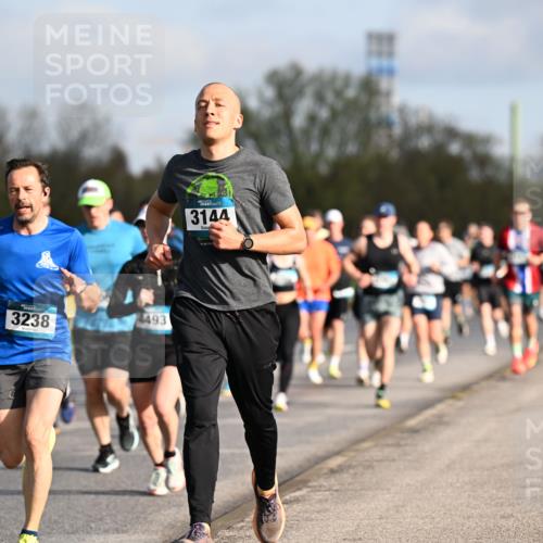 12.04.2026 - 45. Internationalen Wilhelmsburger Insellauf Dr. Thomas Lammeyer http://msf.ph/oto/9432552 12.04.2026 09:15:13 Laufen 3238, 4493, 3144 meine-sportfotos.de