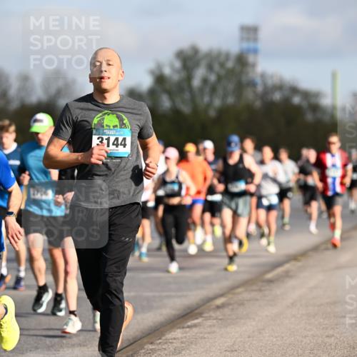 12.04.2026 - 45. Internationalen Wilhelmsburger Insellauf Dr. Thomas Lammeyer http://msf.ph/oto/9432555 12.04.2026 09:15:13 Laufen 3238, 3706, 3144 meine-sportfotos.de