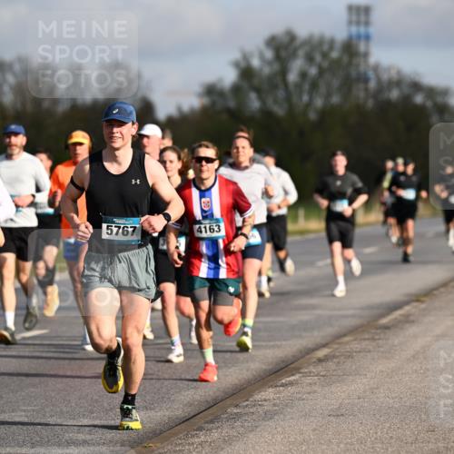 12.04.2026 - 45. Internationalen Wilhelmsburger Insellauf Dr. Thomas Lammeyer http://msf.ph/oto/9432572 12.04.2026 09:15:17 Laufen 5708, 5767, 4163 meine-sportfotos.de