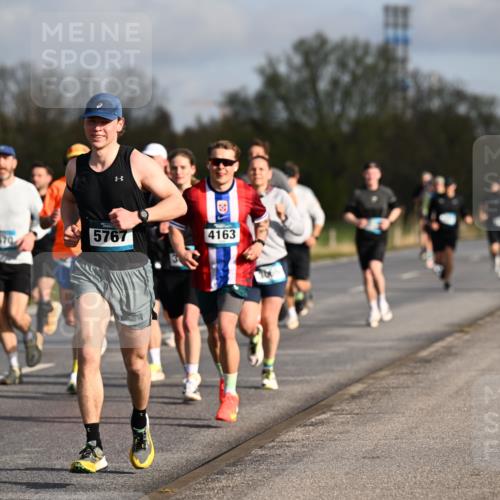 12.04.2026 - 45. Internationalen Wilhelmsburger Insellauf Dr. Thomas Lammeyer http://msf.ph/oto/9432573 12.04.2026 09:15:17 Laufen 5700, 523, 5767, 4163 meine-sportfotos.de