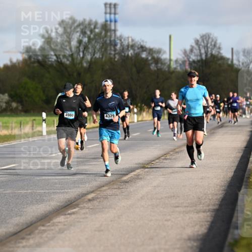 12.04.2026 - 45. Internationalen Wilhelmsburger Insellauf Dr. Thomas Lammeyer http://msf.ph/oto/9432599 12.04.2026 09:15:23 Laufen 4980, 4329 meine-sportfotos.de