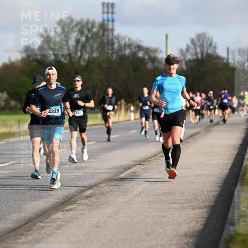 12.04.2026 - 45. Internationalen Wilhelmsburger Insellauf Dr. Thomas Lammeyer http://msf.ph/oto/9432607 12.04.2026 09:15:25 Laufen 4329, 3485 meine-sportfotos.de