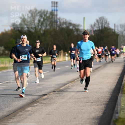 12.04.2026 - 45. Internationalen Wilhelmsburger Insellauf Dr. Thomas Lammeyer http://msf.ph/oto/9432608 12.04.2026 09:15:25 Laufen 4329, 3485 meine-sportfotos.de