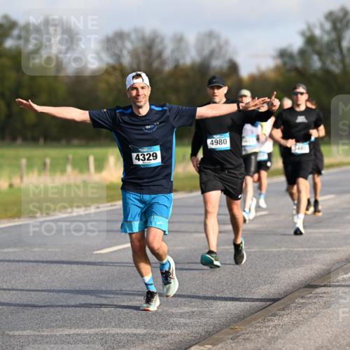 12.04.2026 - 45. Internationalen Wilhelmsburger Insellauf Dr. Thomas Lammeyer http://msf.ph/oto/9432617 12.04.2026 09:15:27 Laufen 2760, 3, 4329, 4980 meine-sportfotos.de