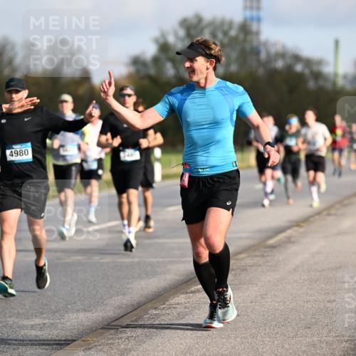 12.04.2026 - 45. Internationalen Wilhelmsburger Insellauf Dr. Thomas Lammeyer http://msf.ph/oto/9432620 12.04.2026 09:15:27 Laufen 4980 meine-sportfotos.de