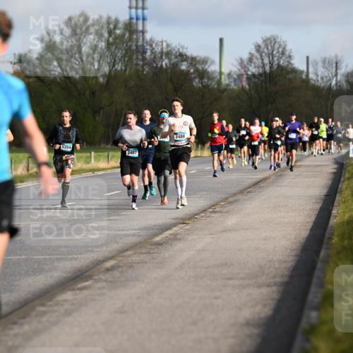 12.04.2026 - 45. Internationalen Wilhelmsburger Insellauf Dr. Thomas Lammeyer http://msf.ph/oto/9432624 12.04.2026 09:15:28 Laufen 5254, 2482, 356, 2488 meine-sportfotos.de
