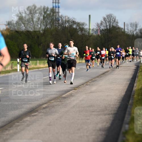 12.04.2026 - 45. Internationalen Wilhelmsburger Insellauf Dr. Thomas Lammeyer http://msf.ph/oto/9432625 12.04.2026 09:15:28 Laufen 5254, 2482, 2488, 16 meine-sportfotos.de