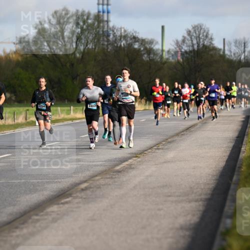 12.04.2026 - 45. Internationalen Wilhelmsburger Insellauf Dr. Thomas Lammeyer http://msf.ph/oto/9432627 12.04.2026 09:15:29 Laufen 5254, 2482, 3485, 32488 meine-sportfotos.de