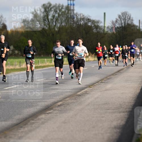 12.04.2026 - 45. Internationalen Wilhelmsburger Insellauf Dr. Thomas Lammeyer http://msf.ph/oto/9432631 12.04.2026 09:15:29 Laufen 39, 5254, 2482, 3485, 2488 meine-sportfotos.de