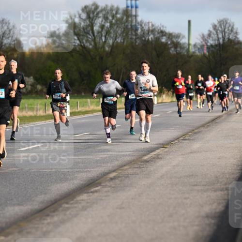 12.04.2026 - 45. Internationalen Wilhelmsburger Insellauf Dr. Thomas Lammeyer http://msf.ph/oto/9432632 12.04.2026 09:15:29 Laufen 3485, 2, 2488, 5254, 392, 2482 meine-sportfotos.de
