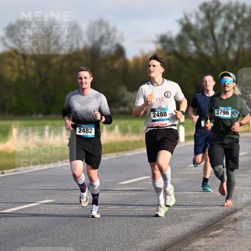 12.04.2026 - 45. Internationalen Wilhelmsburger Insellauf Dr. Thomas Lammeyer http://msf.ph/oto/9432636 12.04.2026 09:15:33 Laufen 5254, 2482, 112, 2488, 3796 meine-sportfotos.de