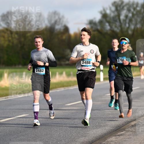 12.04.2026 - 45. Internationalen Wilhelmsburger Insellauf Dr. Thomas Lammeyer http://msf.ph/oto/9432637 12.04.2026 09:15:33 Laufen 12, 2482, 2488, 3796 meine-sportfotos.de