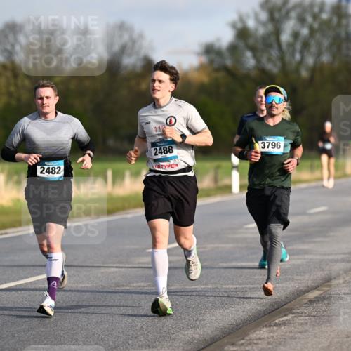 12.04.2026 - 45. Internationalen Wilhelmsburger Insellauf Dr. Thomas Lammeyer http://msf.ph/oto/9432640 12.04.2026 09:15:34 Laufen 112, 2482, 2488, 3796 meine-sportfotos.de