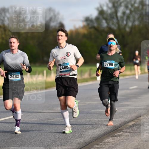 12.04.2026 - 45. Internationalen Wilhelmsburger Insellauf Dr. Thomas Lammeyer http://msf.ph/oto/9432641 12.04.2026 09:15:34 Laufen 2482, 112, 2488, 3796 meine-sportfotos.de