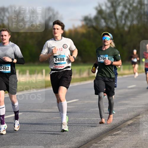 12.04.2026 - 45. Internationalen Wilhelmsburger Insellauf Dr. Thomas Lammeyer http://msf.ph/oto/9432642 12.04.2026 09:15:34 Laufen 2482, 112, 2488, 3796 meine-sportfotos.de