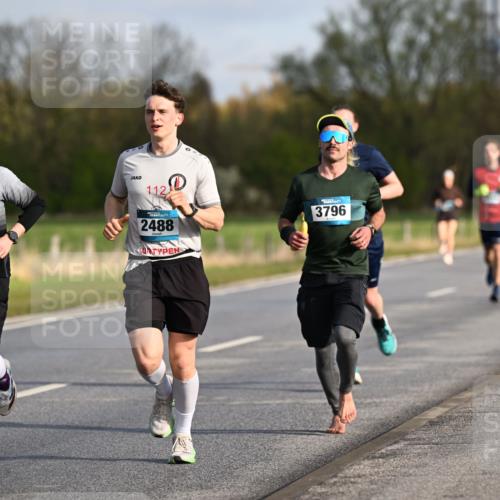 12.04.2026 - 45. Internationalen Wilhelmsburger Insellauf Dr. Thomas Lammeyer http://msf.ph/oto/9432644 12.04.2026 09:15:34 Laufen 112, 2482, 2488, 3796 meine-sportfotos.de