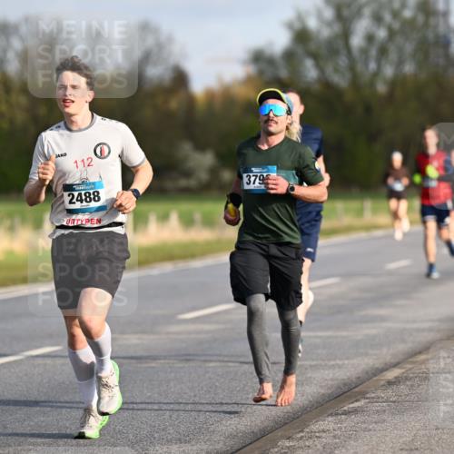 12.04.2026 - 45. Internationalen Wilhelmsburger Insellauf Dr. Thomas Lammeyer http://msf.ph/oto/9432647 12.04.2026 09:15:35 Laufen 112, 2482, 2488, 379 meine-sportfotos.de