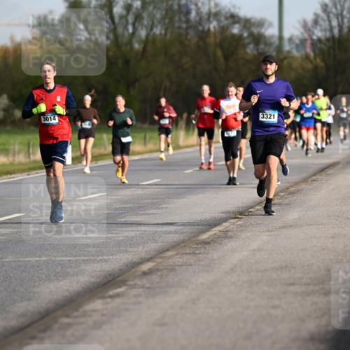 12.04.2026 - 45. Internationalen Wilhelmsburger Insellauf Dr. Thomas Lammeyer http://msf.ph/oto/9432667 12.04.2026 09:15:39 Laufen 3014, 3321 meine-sportfotos.de