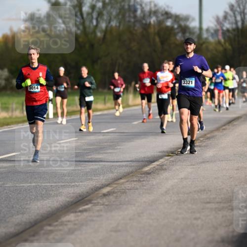12.04.2026 - 45. Internationalen Wilhelmsburger Insellauf Dr. Thomas Lammeyer http://msf.ph/oto/9432668 12.04.2026 09:15:39 Laufen 3014, 3321 meine-sportfotos.de