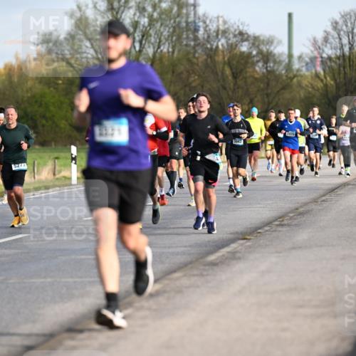 12.04.2026 - 45. Internationalen Wilhelmsburger Insellauf Dr. Thomas Lammeyer http://msf.ph/oto/9432688 12.04.2026 09:15:42 Laufen 5273, 3042, 2472, 4787 meine-sportfotos.de