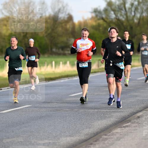 12.04.2026 - 45. Internationalen Wilhelmsburger Insellauf Dr. Thomas Lammeyer http://msf.ph/oto/9432704 12.04.2026 09:15:45 Laufen 5273, 2645, 2710, 34 meine-sportfotos.de