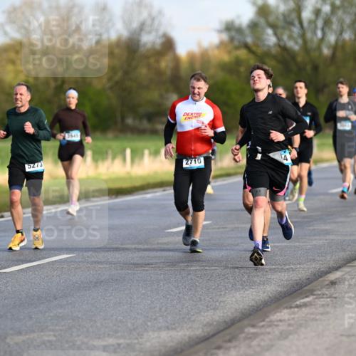 12.04.2026 - 45. Internationalen Wilhelmsburger Insellauf Dr. Thomas Lammeyer http://msf.ph/oto/9432705 12.04.2026 09:15:45 Laufen 5273, 3645, 2710 meine-sportfotos.de