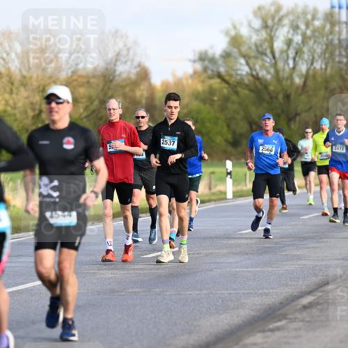 12.04.2026 - 45. Internationalen Wilhelmsburger Insellauf Dr. Thomas Lammeyer http://msf.ph/oto/9432708 12.04.2026 09:15:48 Laufen 5463, 2472, 5620, 2537, 2568, 4787 meine-sportfotos.de