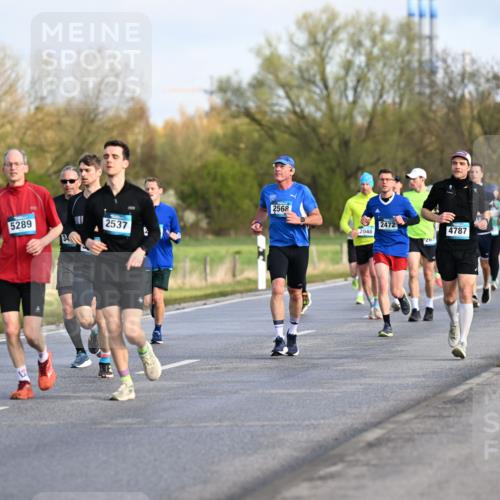 12.04.2026 - 45. Internationalen Wilhelmsburger Insellauf Dr. Thomas Lammeyer http://msf.ph/oto/9432713 12.04.2026 09:15:49 Laufen 5811, 5289, 2537, 2568, 2048, 2472, 26, 4787, 3629, 4439 meine-sportfotos.de