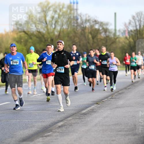 12.04.2026 - 45. Internationalen Wilhelmsburger Insellauf Dr. Thomas Lammeyer http://msf.ph/oto/9432724 12.04.2026 09:15:51 Laufen 2568, 2048, 247, 4787 meine-sportfotos.de