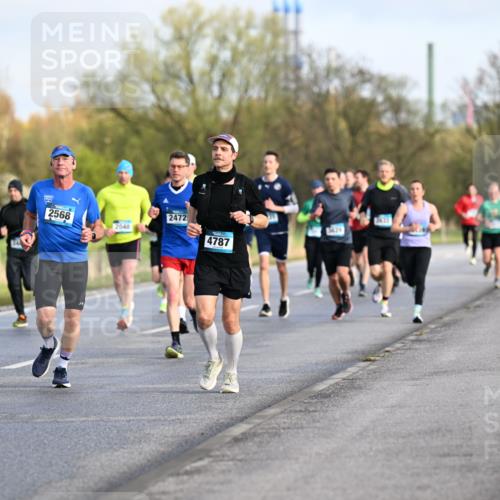 12.04.2026 - 45. Internationalen Wilhelmsburger Insellauf Dr. Thomas Lammeyer http://msf.ph/oto/9432727 12.04.2026 09:15:51 Laufen 97, 2568, 2048, 2472, 4787 meine-sportfotos.de