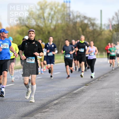 12.04.2026 - 45. Internationalen Wilhelmsburger Insellauf Dr. Thomas Lammeyer http://msf.ph/oto/9432735 12.04.2026 09:15:52 Laufen 2568, 4787 meine-sportfotos.de