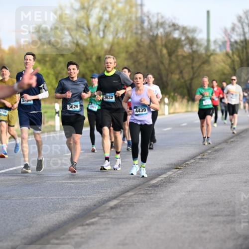 12.04.2026 - 45. Internationalen Wilhelmsburger Insellauf Dr. Thomas Lammeyer http://msf.ph/oto/9432752 12.04.2026 09:15:56 Laufen 2568, 5706, 373, 3629, 3991, 2632, 4439 meine-sportfotos.de