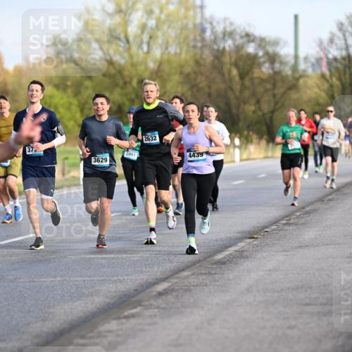 12.04.2026 - 45. Internationalen Wilhelmsburger Insellauf Dr. Thomas Lammeyer http://msf.ph/oto/9432753 12.04.2026 09:15:56 Laufen 33, 37, 3991, 3629, 2632, 4439 meine-sportfotos.de