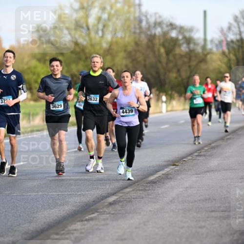 12.04.2026 - 45. Internationalen Wilhelmsburger Insellauf Dr. Thomas Lammeyer http://msf.ph/oto/9432755 12.04.2026 09:15:56 Laufen 323, 4833, 5706, 379, 3629, 2632, 4439 meine-sportfotos.de